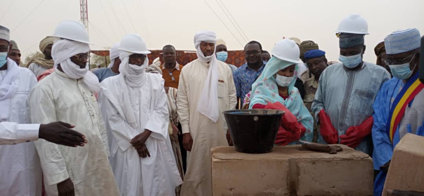 Tchad : la ministre de l’Hydraulique pose la pierre de construction d’un château d'eau à Mao