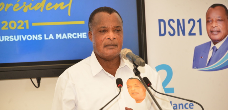 Sassou Guesso rendant hommage à Kolelas au cours de la conférence de presse Sassou Guesso rendant hommage à Kolelas au cours de la conférence de presse