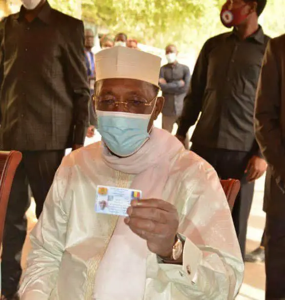 Tchad : le candidat Idriss Deby a retiré sa carte d'électeur