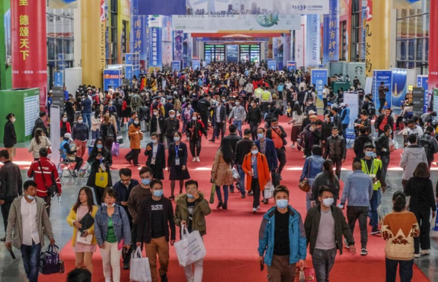 People visit the 17th China-ASEAN Expo, Nov. 30, 2020. (Photo by Peng Huan/People's Daily Online) People visit the 17th China-ASEAN Expo, Nov. 30, 2020. (Photo by Peng Huan/People's Daily Online)