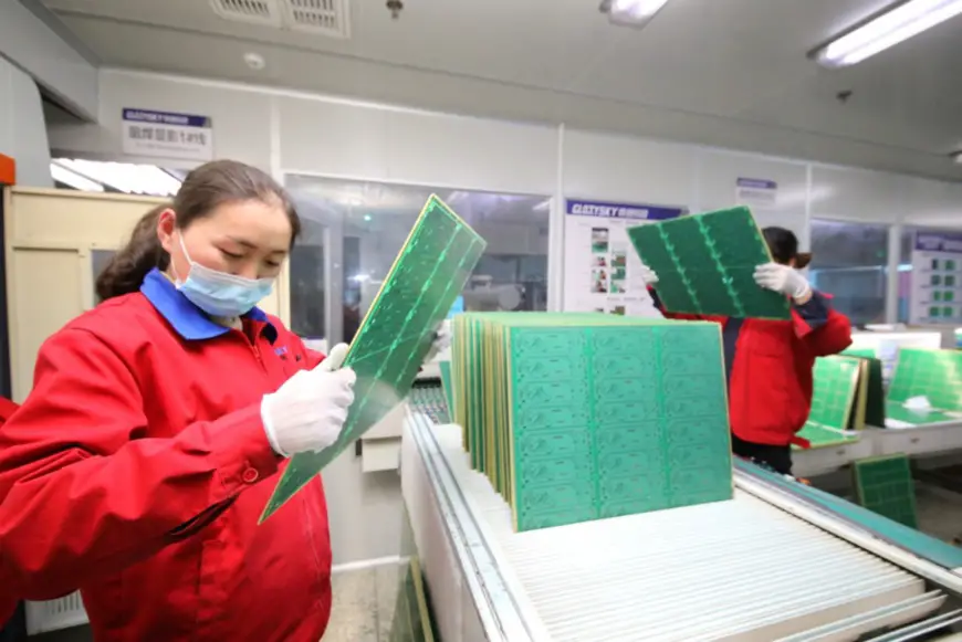 Employees of a circuit board company are busy with production in Lianshui county, Huai’an, east China’s Jiangsu province, March 2, 2021. (Photo by Wang Hao/People’s Daily Online)