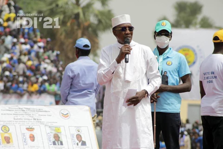 Le candidat Idriss Deby en meeting à Doba le 30 mars 2021. © IDI'21