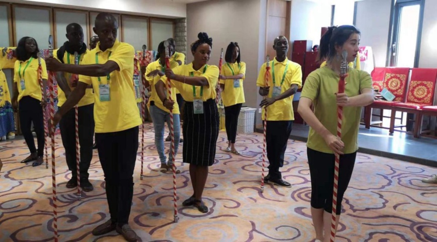 Representatives of African youths experience Peking Opera performance during the 4th China-Africa Youth Festival, which opened in Beijing on August 28, 2019. (Photo by Li Yan/People’s Daily)