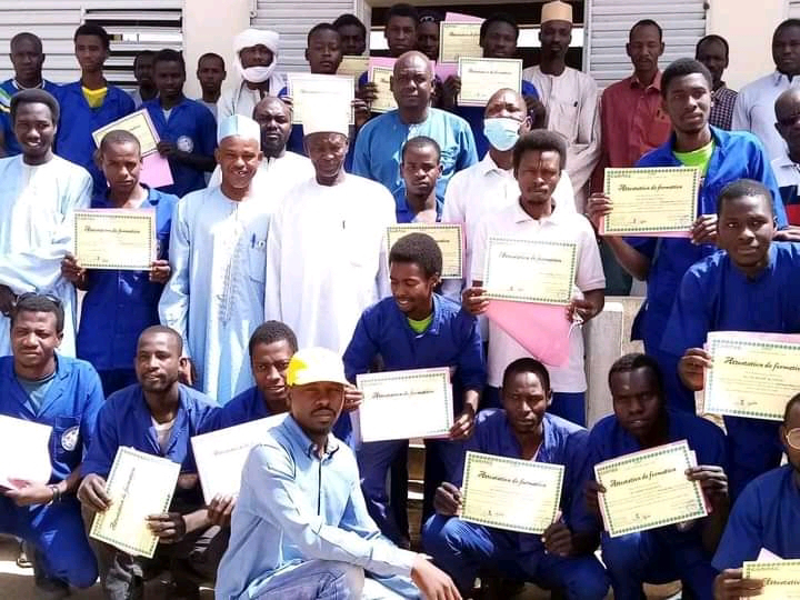Tchad : remise d’attestations à des apprenants en énergie solaire et mécanique à Ati Tchad : remise d’attestations à des apprenants en énergie solaire et mécanique à Ati
