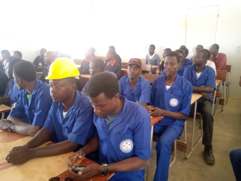 Tchad : remise d’attestations à des apprenants en énergie solaire et mécanique à Ati Tchad : remise d’attestations à des apprenants en énergie solaire et mécanique à Ati