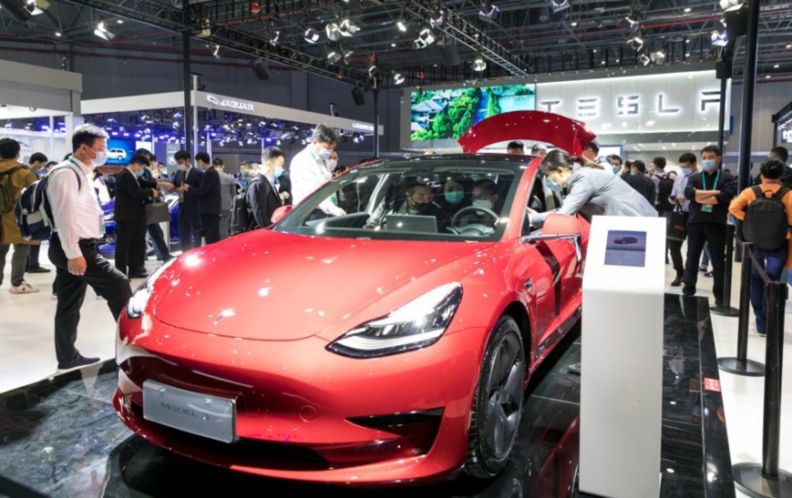 Visitors are attracted to a Tesla Model 3 electric car exhibited at the automobile exhibition area of the third China International Import Expo held in east China’s Shanghai, Nov. 6, 2020. (Photo by Zhai Huiyong/People’s Daily Online) Visitors are attracted to a Tesla Model 3 electric car exhibited at the automobile exhibition area of the third China International Import Expo held in east China’s Shanghai, Nov. 6, 2020. (Photo by Zhai Huiyong/People’s Daily Online)