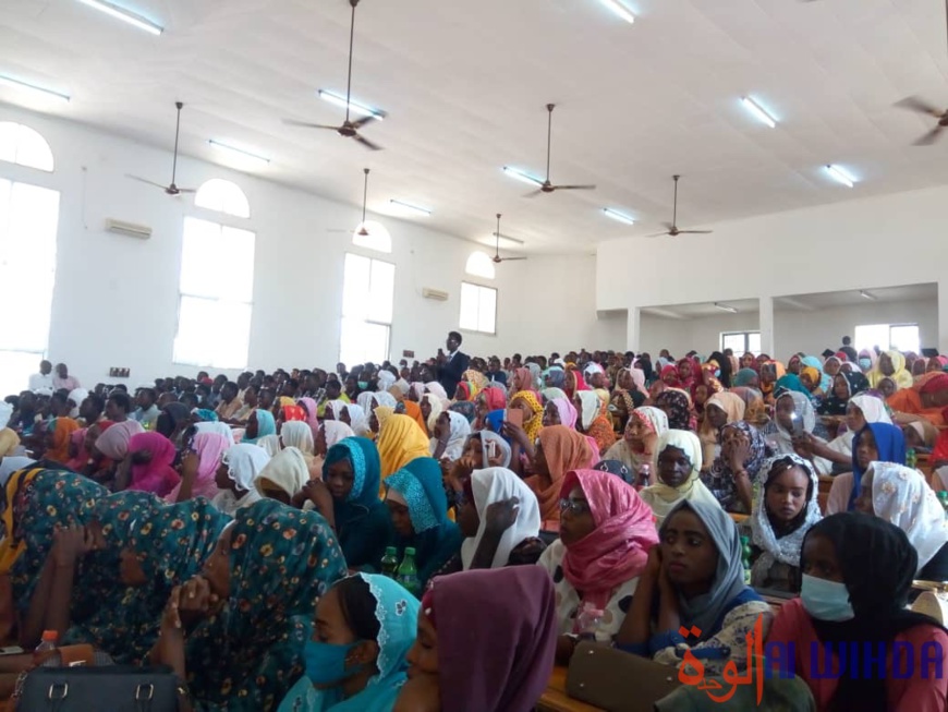 Tchad : remise d'attestations de fin d'études à l'Université Adam Barka Tchad : remise d'attestations de fin d'études à l'Université Adam Barka