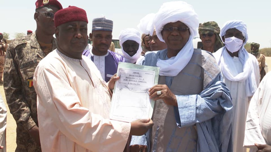 Tchad : remise des plans cadastraux pour la construction de deux lycées à Abéché Tchad : remise des plans cadastraux pour la construction de deux lycées à Abéché