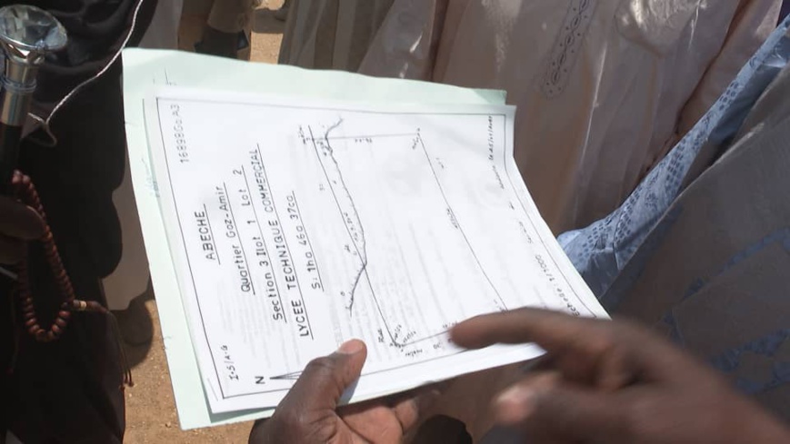 Tchad : remise des plans cadastraux pour la construction de deux lycées à Abéché