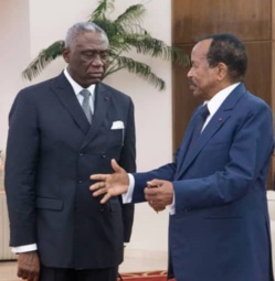 Le président Paul Biya et son plus proche collaborateur, Samuel Mvondo Ayolo.