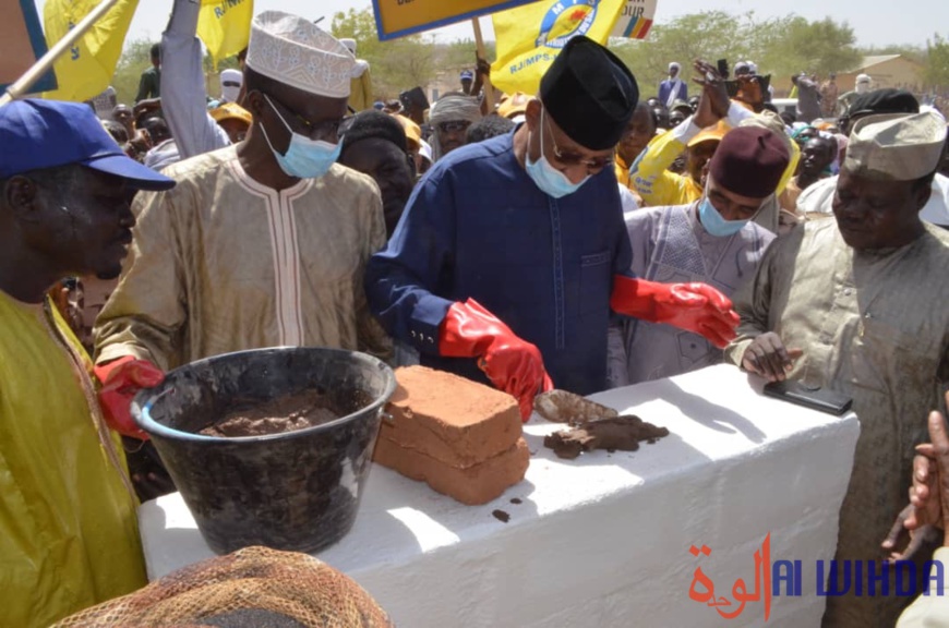 Tchad : pose de la pierre de construction d'un château d'eau à Bitkine