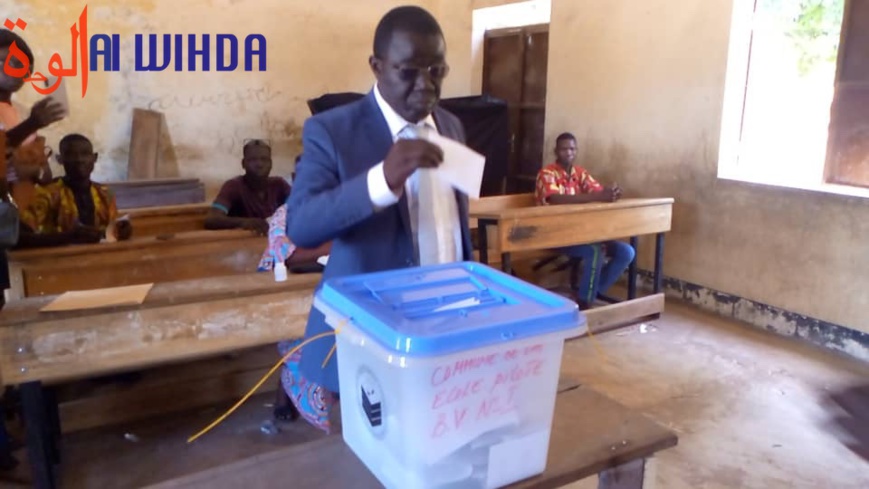 Tchad : le candidat Alladoum Djarma a accompli son devoir civique à Laï Tchad : le candidat Alladoum Djarma a accompli son devoir civique à Laï