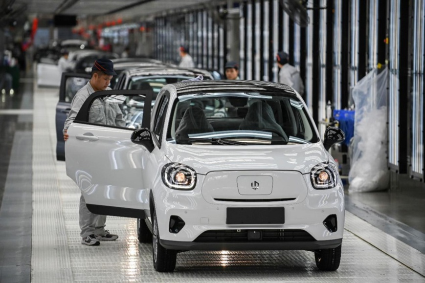 Staff members of Leap Motor, a Chinese automobile manufacturer, check quality of new energy vehicles that have just rolled off production line at a workshop in Jinhua, east China's Zhejiang Province, March 24, 2021. (Photo by Hu Xiaofei/People's Daily Online) Staff members of Leap Motor, a Chinese automobile manufacturer, check quality of new energy vehicles that have just rolled off production line at a workshop in Jinhua, east China's Zhejiang Province, March 24, 2021. (Photo by Hu Xiaofei/People's Daily Online)