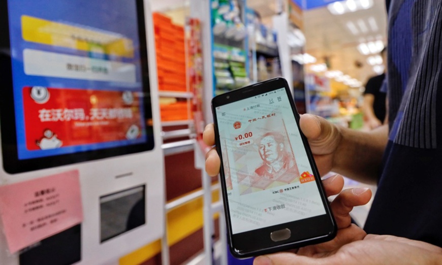 Residents who received "red packets" of digital RMB use the money in a store in Shenzhen, Guangdong Province, on October 14, 2020. Photo by Li Hao/GT