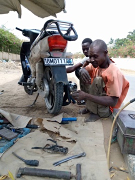 Tchad : « Nane le mécanicien », un handicapé qui vit grâce à son don