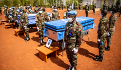 Mali : cérémonie d'hommage aux 4 soldats tchadiens tués à Aguelhok. © MINUSMA Mali : cérémonie d'hommage aux 4 soldats tchadiens tués à Aguelhok. © MINUSMA