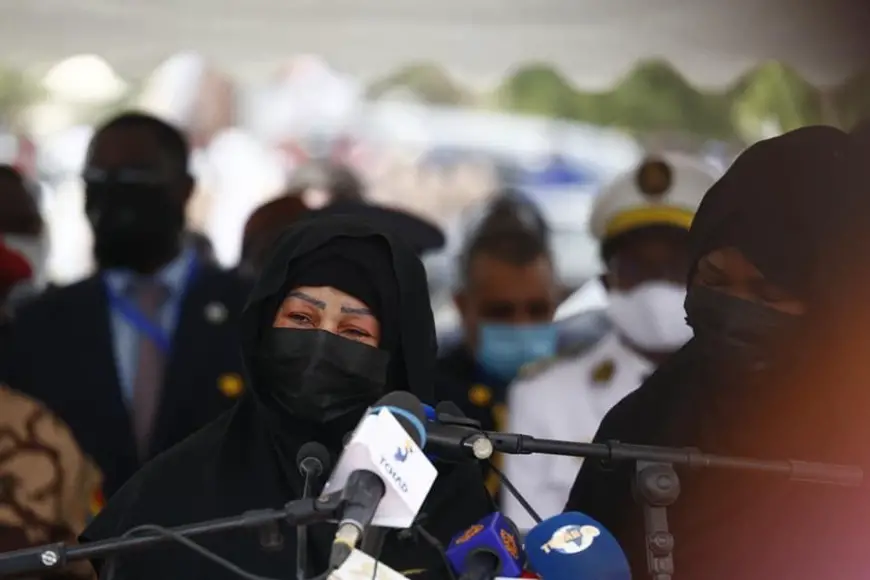 Tchad : Hommage émouvant de Mme Hinda Deby Itno aux obsèques du Maréchal