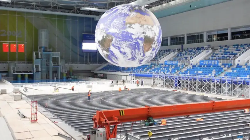 Constructors work to turn the National Aquatics Center into the curling venue for the Beijing 2022 Winter Olympics and Paralympics, Nov. 20, 2020. (Photo from the official website of the National Aquatics Center)