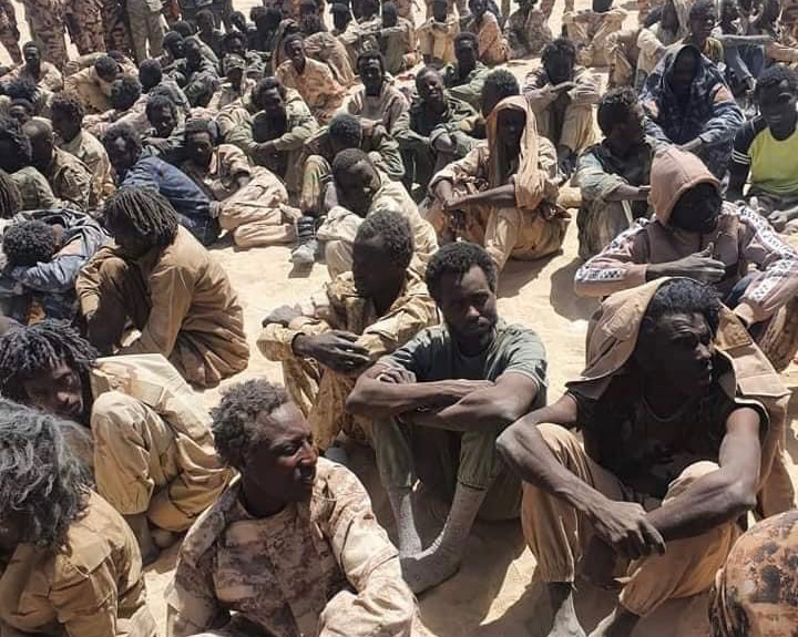 Des prisonniers de guerre capturés par l'armée tchadienne. © DR Des prisonniers de guerre capturés par l'armée tchadienne. © DR