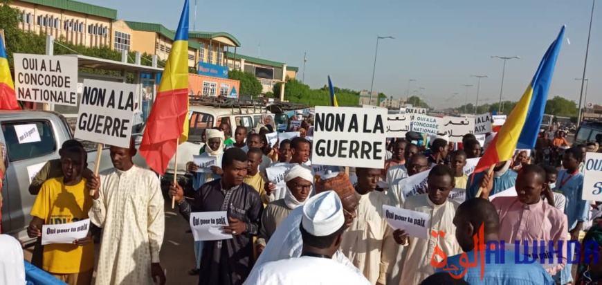 Tchad : une marche pacifique encadrée par la police à N'Djamena Tchad : une marche pacifique encadrée par la police à N'Djamena