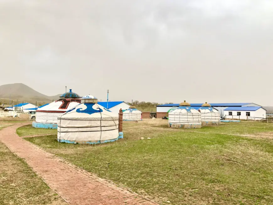 Yurts built by Honggelbatel. (Photo: People’s Daily /Wang Di)