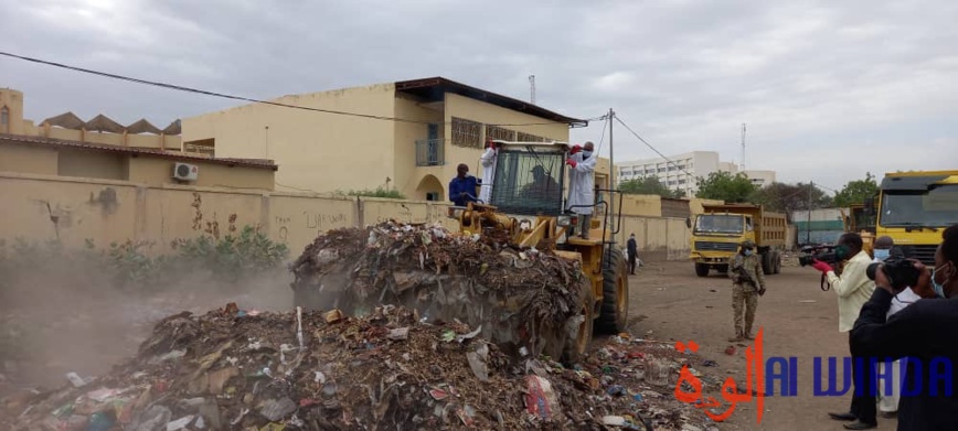 Tchad : le ministère du pétrole et de l'Énergie initie une journée de salubrité Tchad : le ministère du pétrole et de l'Énergie initie une journée de salubrité