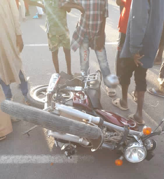 N’Djamena : un automobiliste percute un motocycliste et prend la fuite N’Djamena : un automobiliste percute un motocycliste et prend la fuite