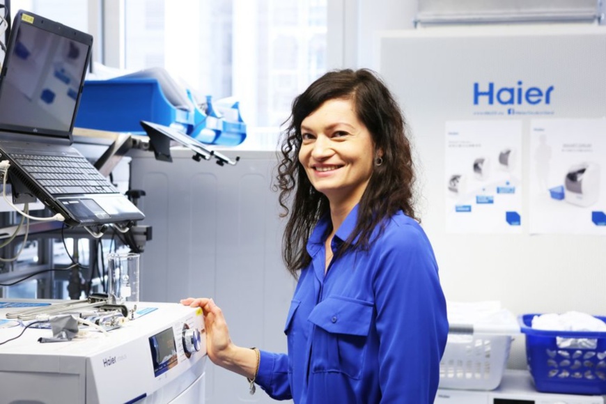 An employee of Haier's R&D center in Germany. (Photo from the official website of Haier)