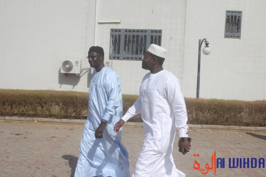 Tchad : le ministre des Mines et de la Géologie au contact du personnel administratif
