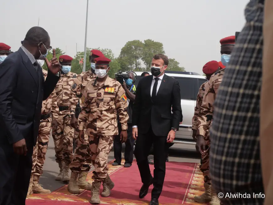 Le général Mahamat Idriss Deby et le président français Emmanuel Macron. © Malick Mahamat/Alwihda Info