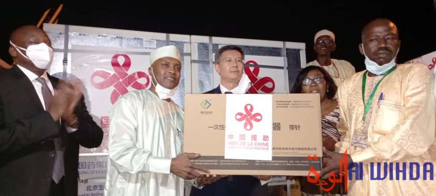 تشاد تحصل على حصتها الأولى من اللقاحات الصينية ضد كوفيد_19 تشاد تحصل على حصتها الأولى من اللقاحات الصينية ضد كوفيد_19