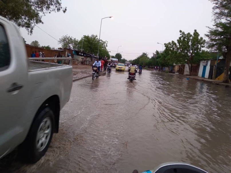 أمطار غزيرة مصحوبة برياح قوية تفاجئ انجمينا أمطار غزيرة مصحوبة برياح قوية تفاجئ انجمينا