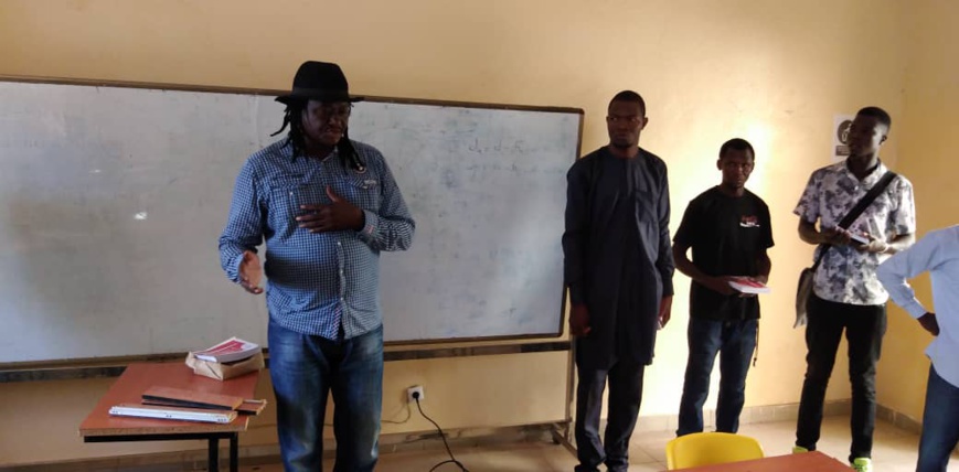 Tchad : l'artiste Abdoulaye Nderguet à Mongo pour une tournée de sensibilisation Tchad : l'artiste Abdoulaye Nderguet à Mongo pour une tournée de sensibilisation