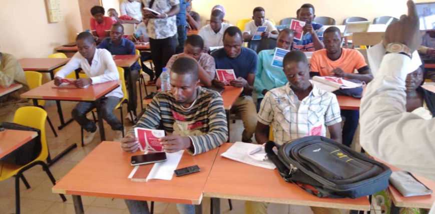 Tchad : l'artiste Abdoulaye Nderguet à Mongo pour une tournée de sensibilisation