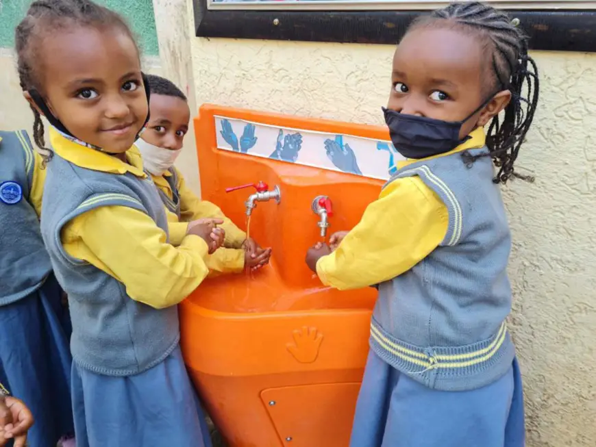 Students of a public primary school in Ethiopia wash hands at a facility built by China, May 2021. (Photo/China Foundation for Poverty Alleviation Ethiopia Office)