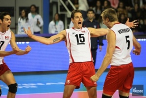 Le Canada bat la Russie en volleyball Le Canada bat la Russie en volleyball