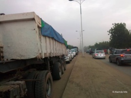 Tchad : les embouteillages se multiplient et freinent la circulation à Ndjamena Tchad : les embouteillages se multiplient et freinent la circulation à Ndjamena