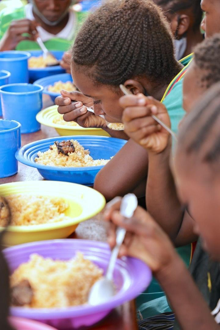 Le Burkina Faso veut assurer à chaque écolier, au moins un repas équilibré par jour. © Pr/Burkina Le Burkina Faso veut assurer à chaque écolier, au moins un repas équilibré par jour. © Pr/Burkina
