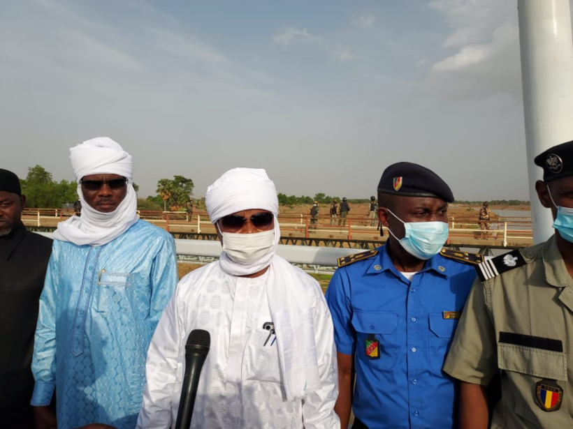 تشاد ترفع الحاجز البري بينها وبين الكاميرون الشقيقة تشاد ترفع الحاجز البري بينها وبين الكاميرون الشقيقة