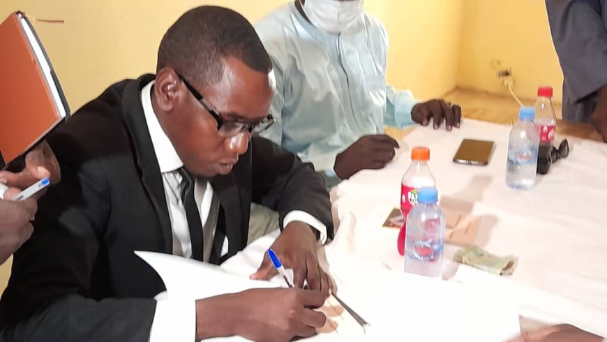 Tchad : dédicace de « Le Batha et le calvaire de la migration » de Brahim Abakar Moussa Tchad : dédicace de « Le Batha et le calvaire de la migration » de Brahim Abakar Moussa