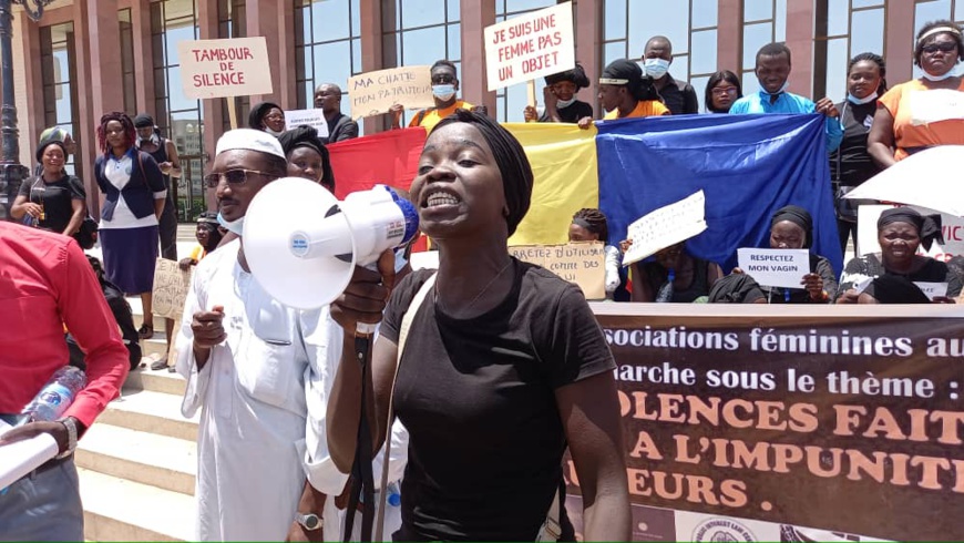 انجمينا تحتضن مسيرة سلمية نسائية لتنديد بالعنف ضد المرأة انجمينا تحتضن مسيرة سلمية نسائية لتنديد بالعنف ضد المرأة