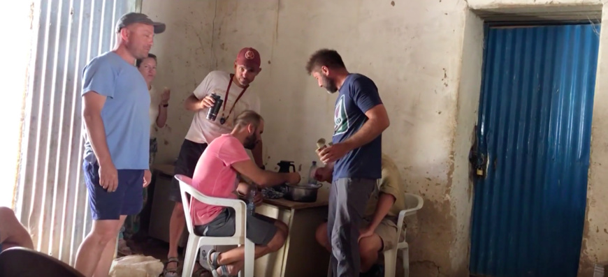Tchad : un groupe de touristes russes arrêté au Nord et transféré à N'Djamena Tchad : un groupe de touristes russes arrêté au Nord et transféré à N'Djamena
