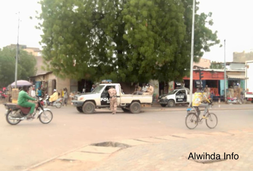Tchad : "exil" des diplômés sans emploi, tirs de gaz lacrymogène à N'Djamena. © Tchonchimbo Ouapi Raphaël/Alwihda Info Tchad : "exil" des diplômés sans emploi, tirs de gaz lacrymogène à N'Djamena. © Tchonchimbo Ouapi Raphaël/Alwihda Info
