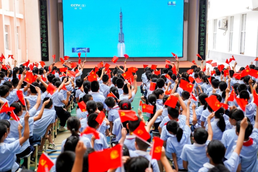 Primary school students in Yuhuan, east China's Zhejiang province watch the live video of the launch of the Shenzhou-12 spaceship, June 17, 2021. (Photo by Duan Junli/People's Daily Online) Primary school students in Yuhuan, east China's Zhejiang province watch the live video of the launch of the Shenzhou-12 spaceship, June 17, 2021. (Photo by Duan Junli/People's Daily Online)