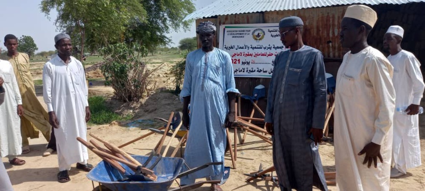 Tchad : les fossoyeurs du cimetière de Lamadji reçoivent un don de matériels