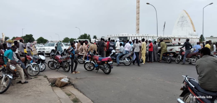 Tchad : une ambulance écrase un motocycliste devant la Présidence Tchad : une ambulance écrase un motocycliste devant la Présidence