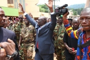 Djotodia dans les rues de Bangui peu après la prise de pouvoir par la Séléka. Credits photos : Diaspora Media Djotodia dans les rues de Bangui peu après la prise de pouvoir par la Séléka. Credits photos : Diaspora Media