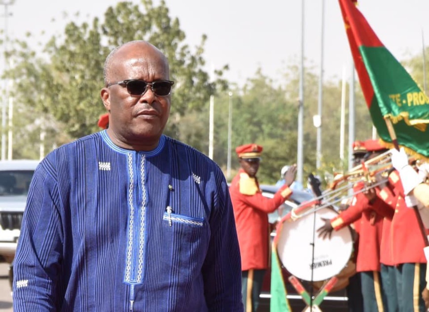 Burkina Faso : le président assume désormais les fonctions de ministre de la défense Burkina Faso : le président assume désormais les fonctions de ministre de la défense