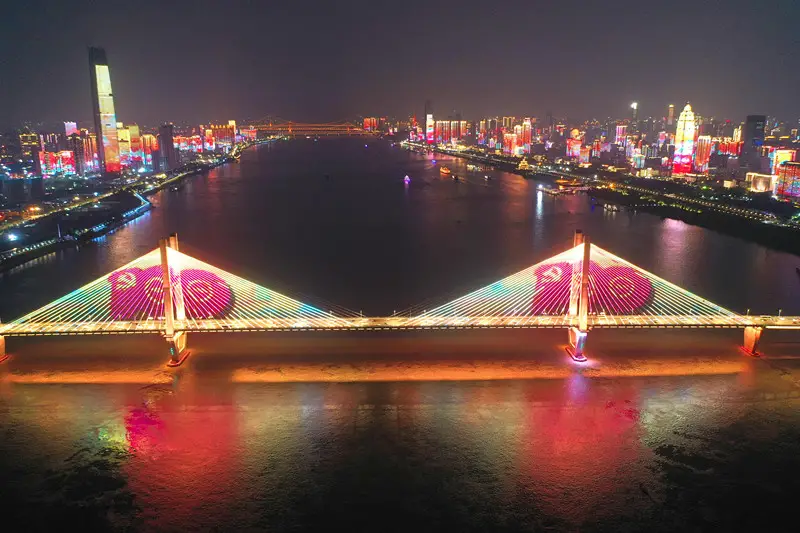 Wuhan, capital city of central China’s Hubei province, holds a light show in celebration of the 100th anniversary of the founding of the Communist Party of China (CPC) along the Yangtze River, June 24, 2021. (Photo by Zhou Guoqiang/People’s Daily Online)