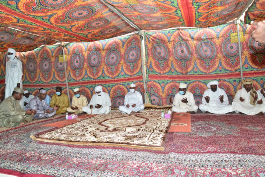 عزاء :رئيس الجمهورية يعزي أهل دار سيلا على وفاة السلطان سعيد عزاء :رئيس الجمهورية يعزي أهل دار سيلا على وفاة السلطان سعيد